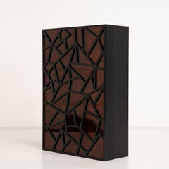 Elegant side view showing shine of rose gold lid