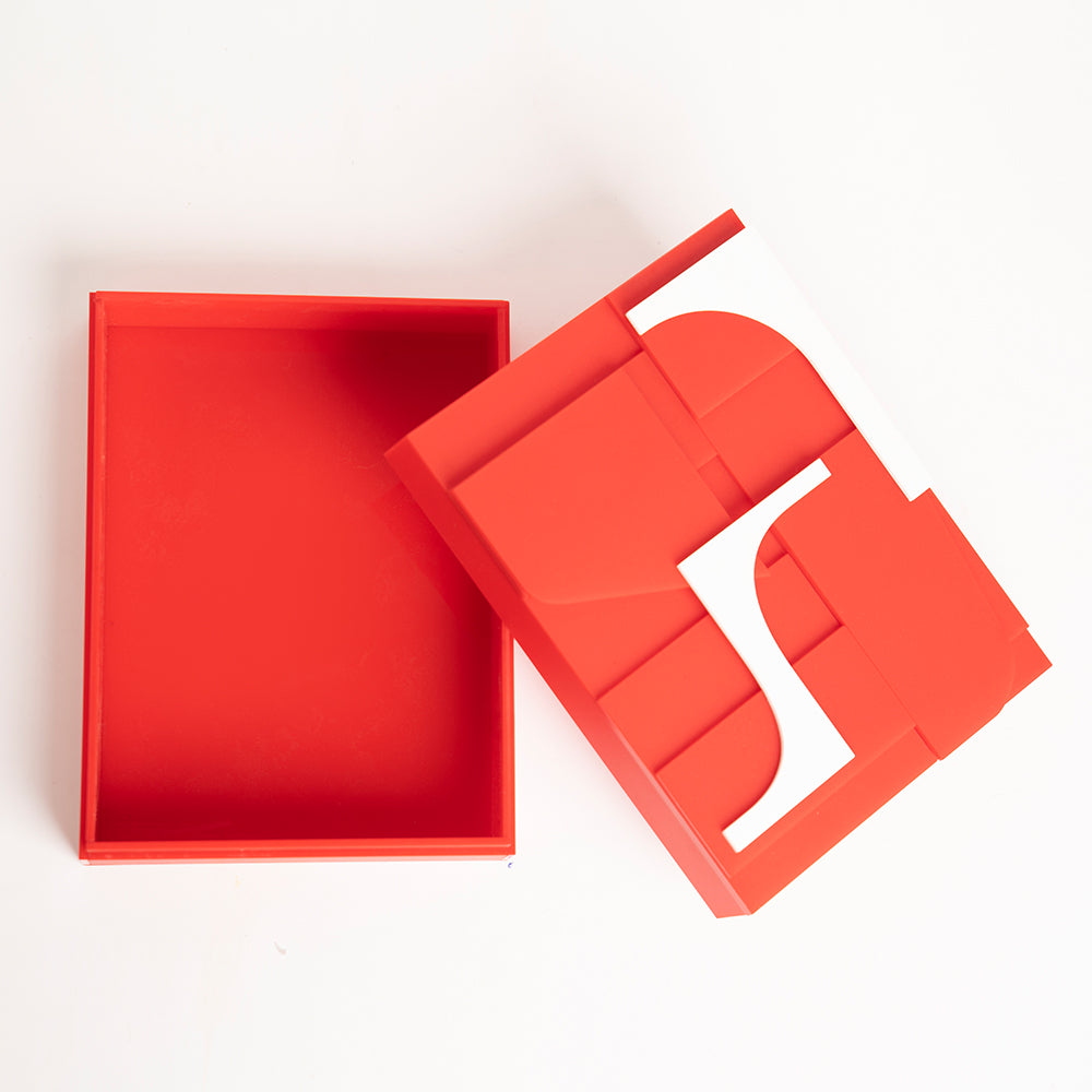 Open box layout perfect for keepsakes or gifting small items