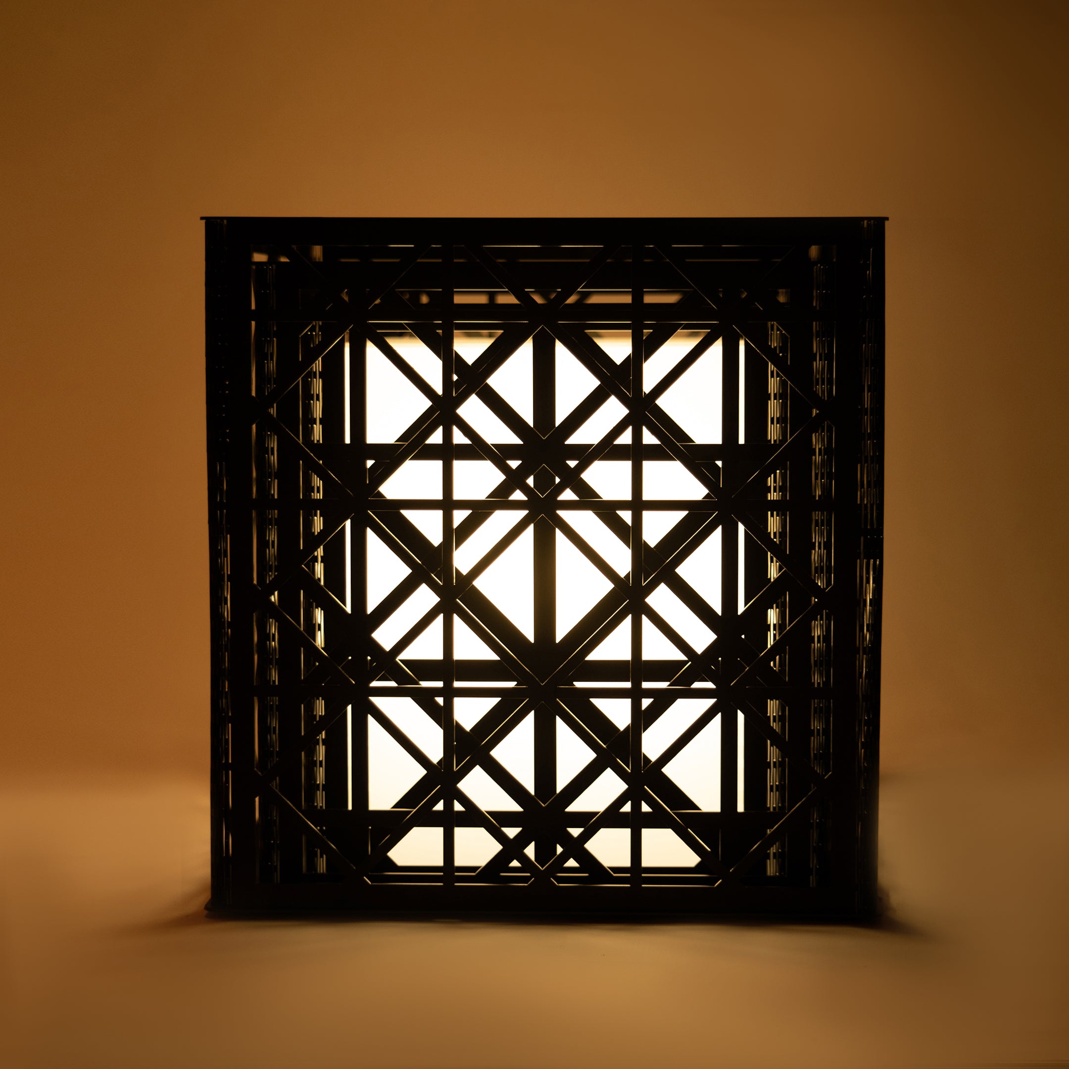 EternaLattice luxury lamp front view – modern décor lighting